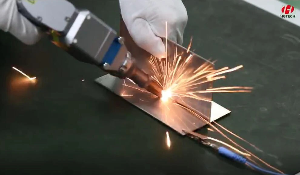 Welche Auswirkungen hat der Einsatz von Schutzgas beim Laserschweißen auf die...